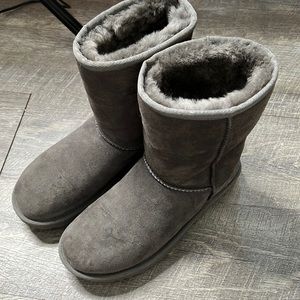 Barely worn still fluffy on inside